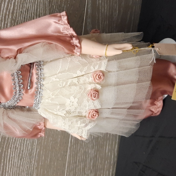 Seymour Mann limited edition porcelain Doll collectors - Picture 12 of 14